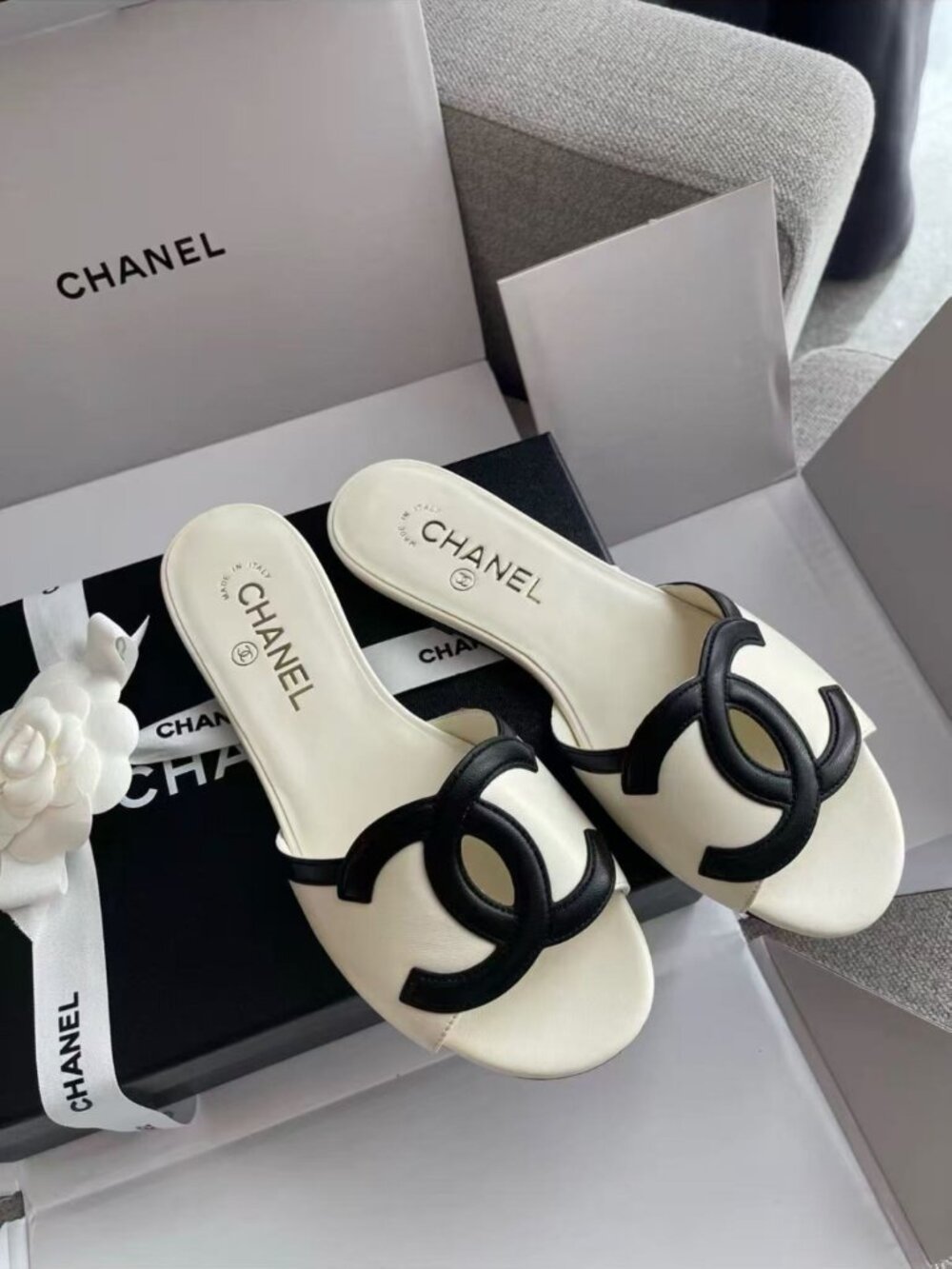 CHANEL CC Logo Leather Slide Sandals